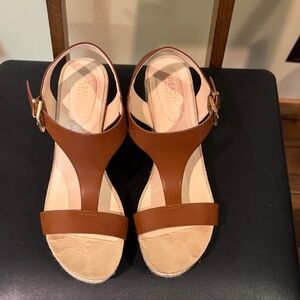 Reaction Kenneth Cole Tan Leather Sandals